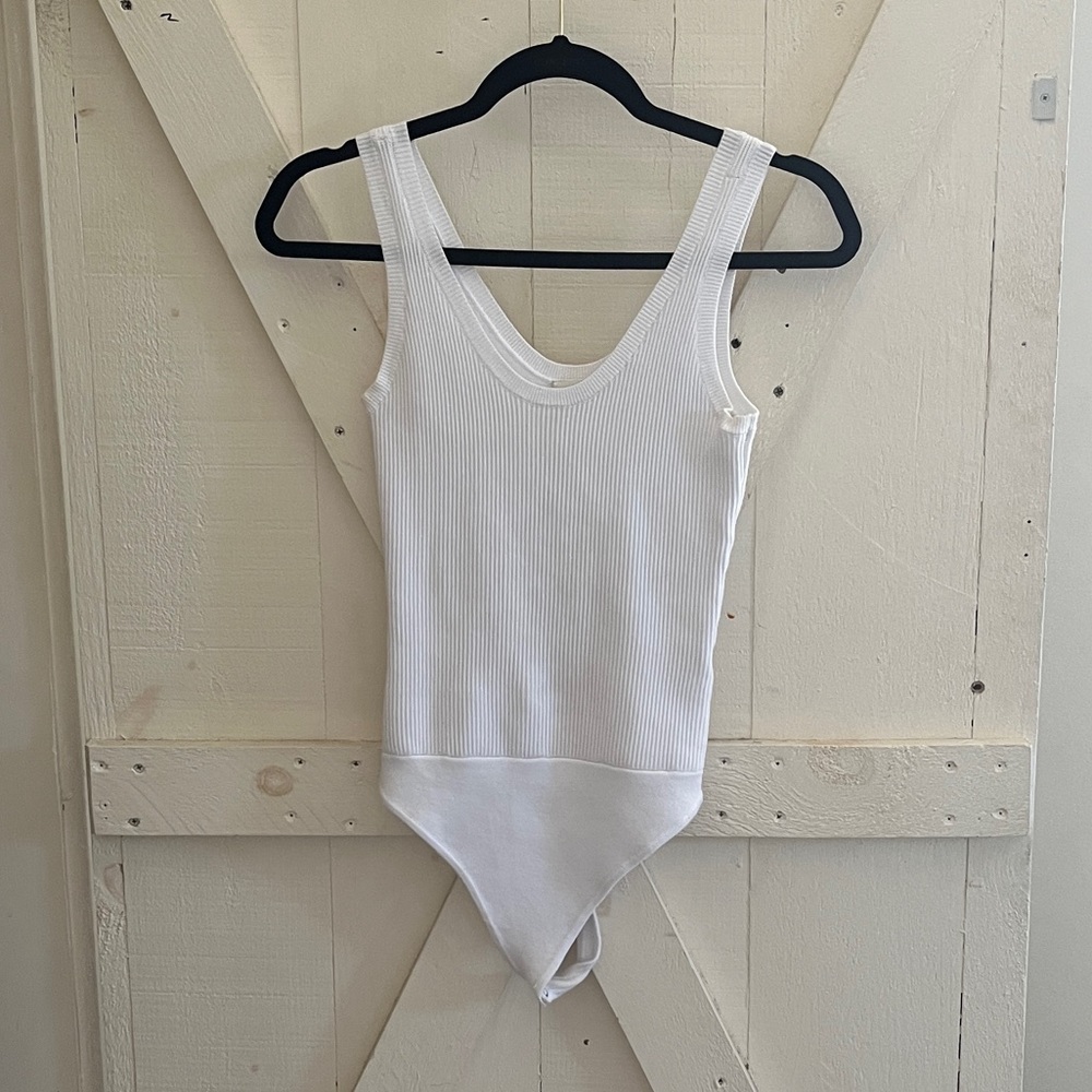 Abercrombie & Fitch never worn white ivory rubbed scoop neck bodysuit small snap